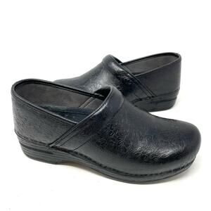 Dansko XP 2.0 in Black Floral Tooled Leather Clogs Nursing Women's Size 40 $154